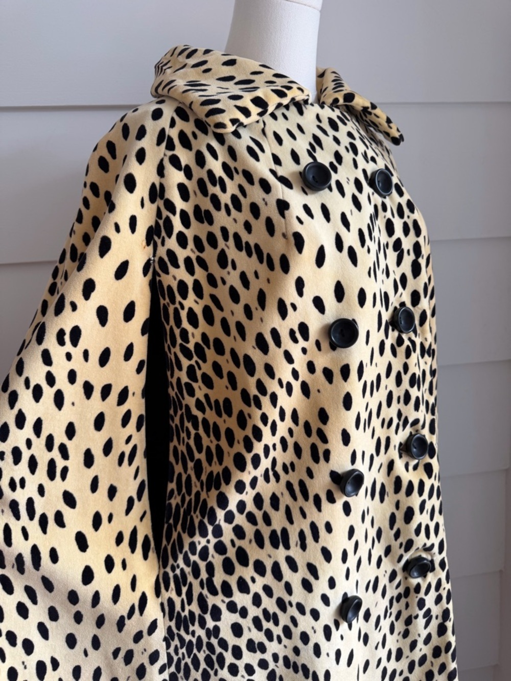 Vintage Cheetah Print Cape Travelcoats by Naman Leopard Print Glam - Picture 5 of 10